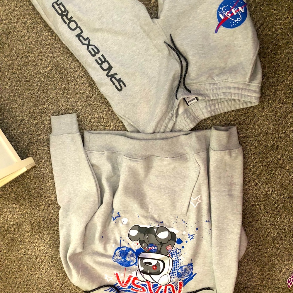 Men’s white tag outfit